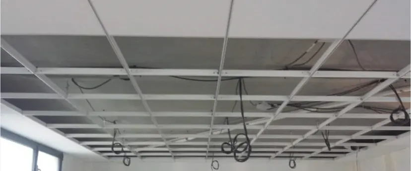 Pose de faux plafond sur ossature, dalles et spots