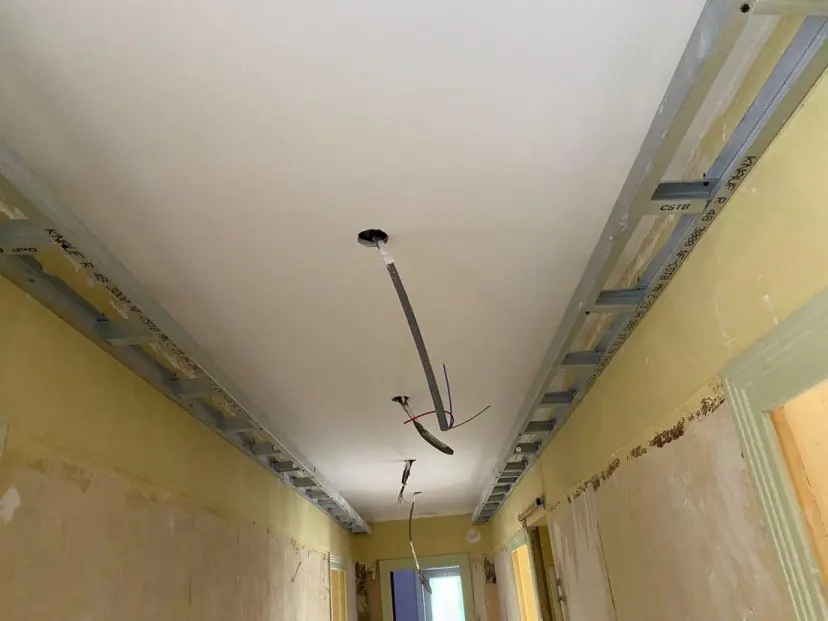 Pièce rénovée, plâtrerie puis peinture intérieure