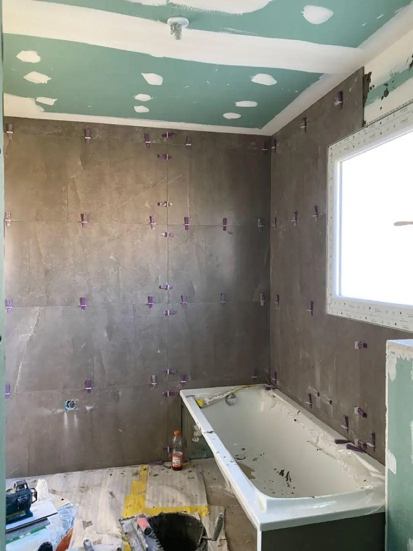 Salle de bain en rénovation, préparation des supports